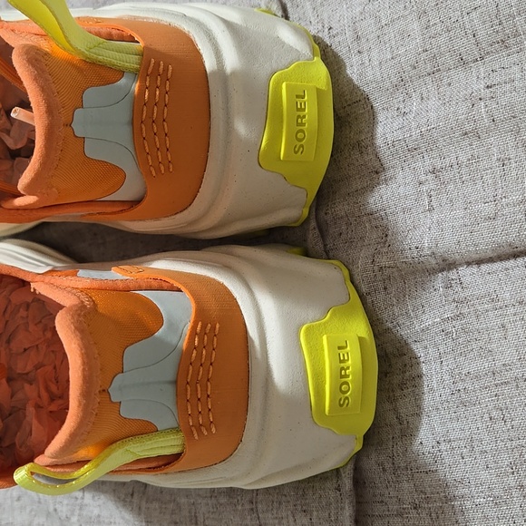 New Sorel sneakers - Picture 3 of 4